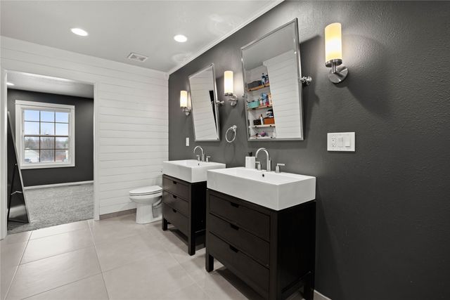 1001 SE Crawford Court, Ankeny, IA 50021