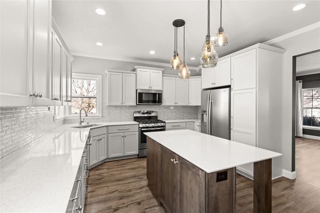 1001 SE Crawford Court, Ankeny, IA 50021