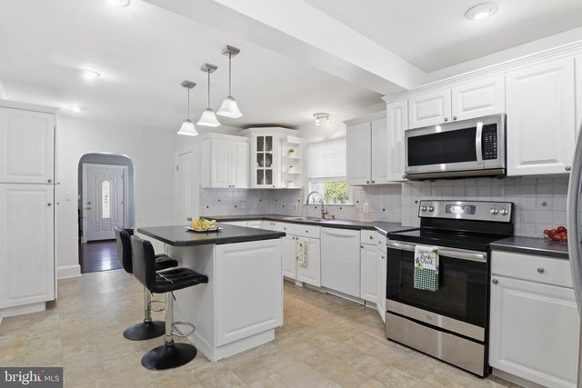 69 S MAIN ST, Stewartstown, PA 17363