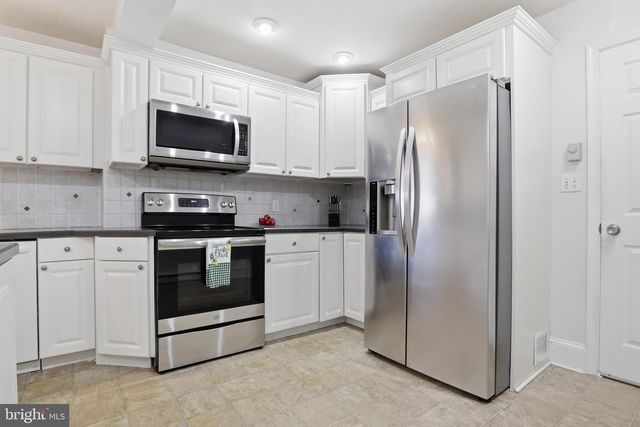 69 S MAIN ST, Stewartstown, PA 17363