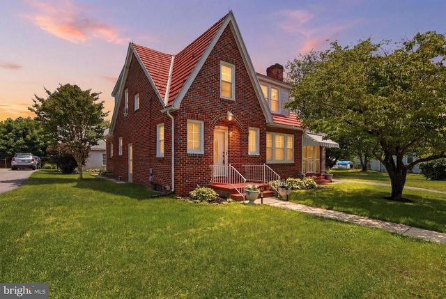69 S MAIN ST, Stewartstown, PA 17363
