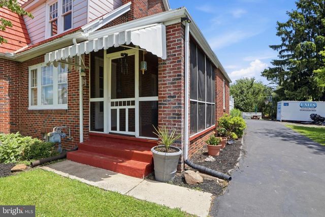 69 S MAIN ST, Stewartstown, PA 17363