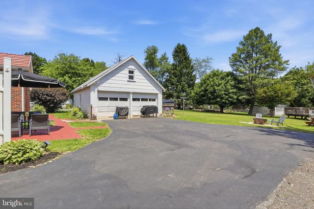 69 S MAIN ST, Stewartstown, PA 17363