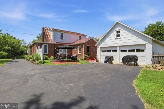 69 S MAIN ST, Stewartstown, PA 17363
