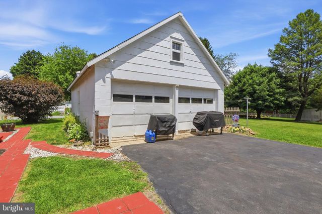 69 S MAIN ST, Stewartstown, PA 17363