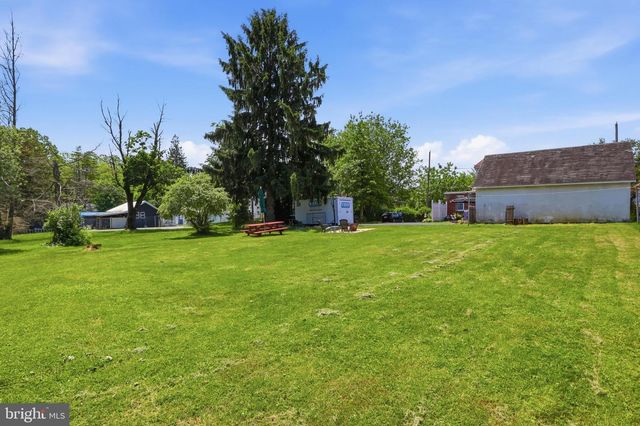 69 S MAIN ST, Stewartstown, PA 17363