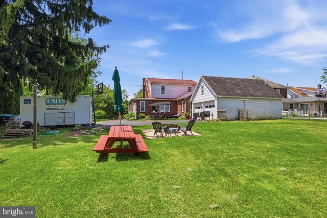 69 S MAIN ST, Stewartstown, PA 17363