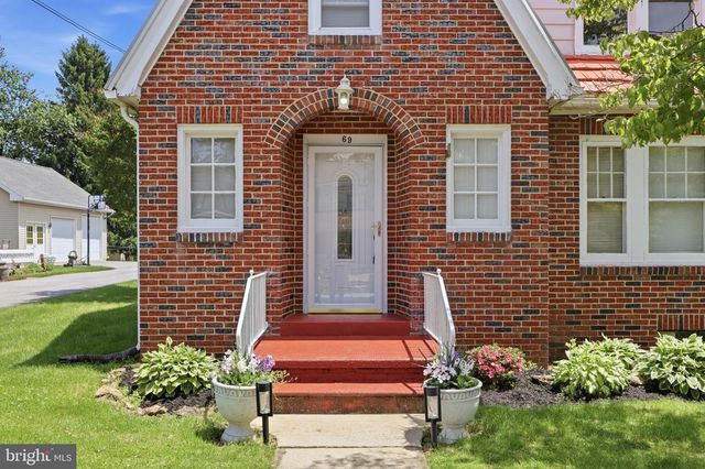 69 S MAIN ST, Stewartstown, PA 17363