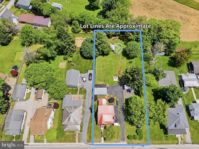 69 S MAIN ST, Stewartstown, PA 17363