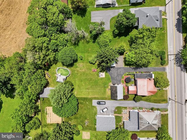 69 S MAIN ST, Stewartstown, PA 17363