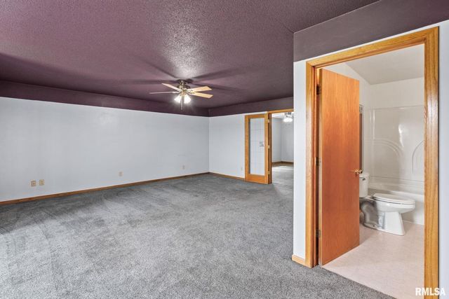 1527 11TH Street, Dewitt, IA 52742