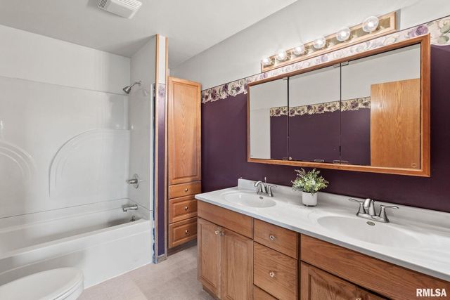 1527 11TH Street, Dewitt, IA 52742