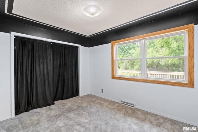 1527 11TH Street, Dewitt, IA 52742