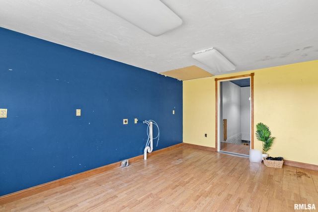 1527 11TH Street, Dewitt, IA 52742