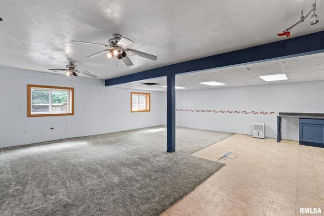 1527 11TH Street, Dewitt, IA 52742