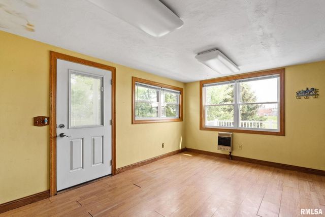 1527 11TH Street, Dewitt, IA 52742