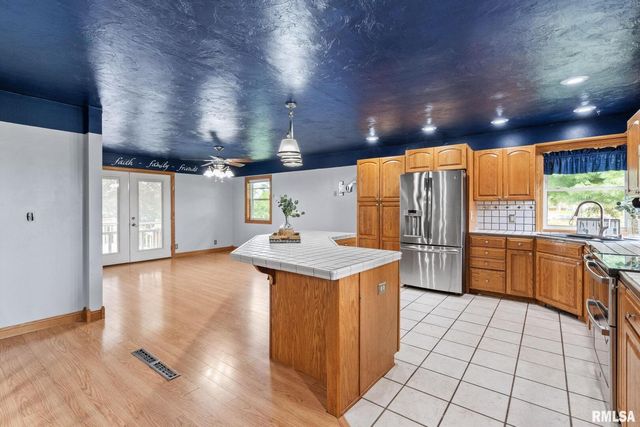 1527 11TH Street, Dewitt, IA 52742