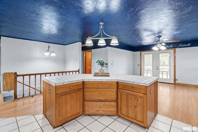 1527 11TH Street, Dewitt, IA 52742