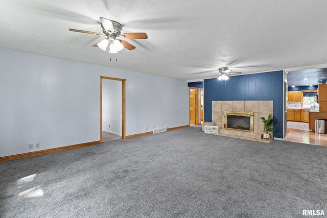 1527 11TH Street, Dewitt, IA 52742