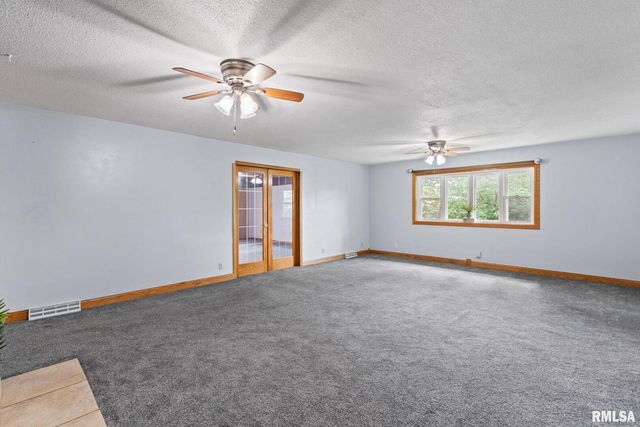 1527 11TH Street, Dewitt, IA 52742