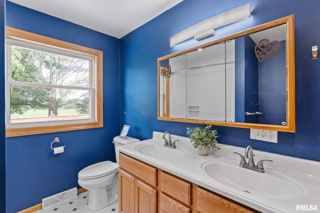 1527 11TH Street, Dewitt, IA 52742