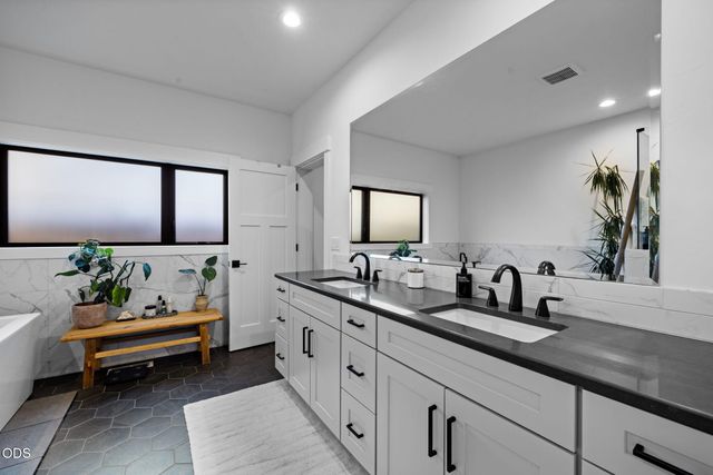 1230 NW Hartford Avenue, Bend, OR 97703