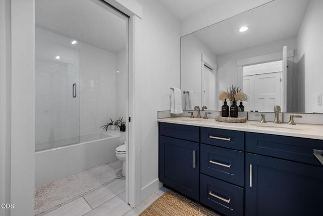 1230 NW Hartford Avenue, Bend, OR 97703