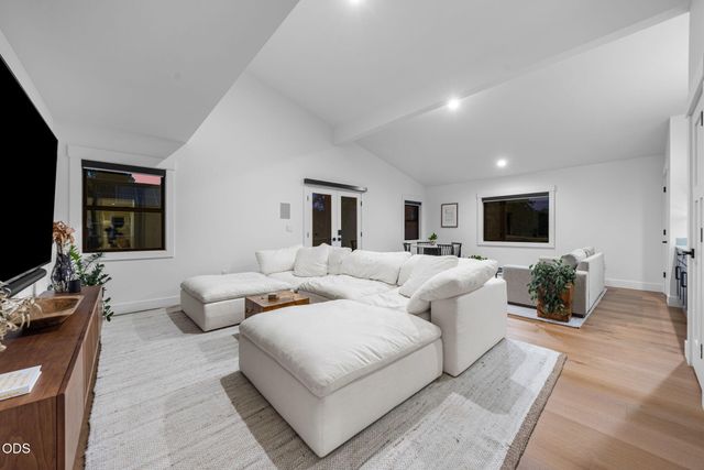 1230 NW Hartford Avenue, Bend, OR 97703