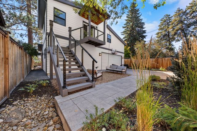 1230 NW Hartford Avenue, Bend, OR 97703