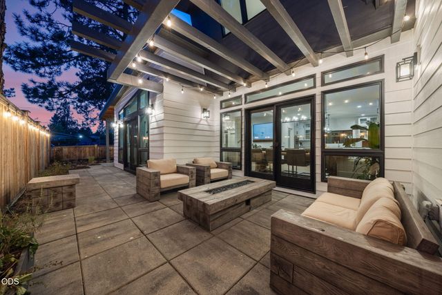 1230 NW Hartford Avenue, Bend, OR 97703