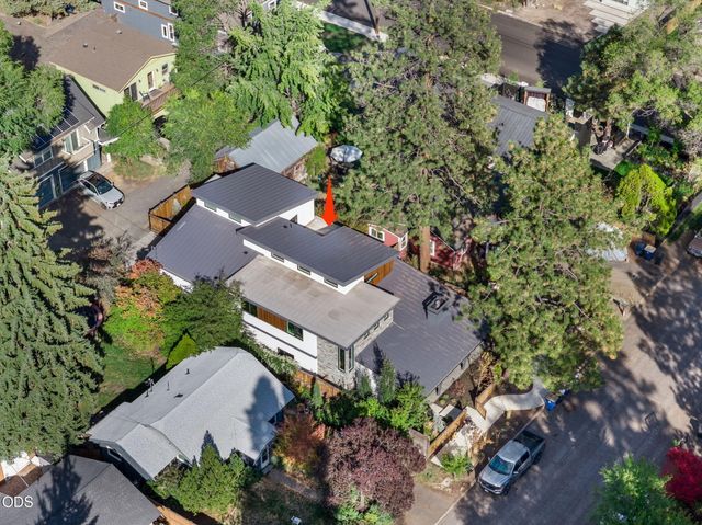 1230 NW Hartford Avenue, Bend, OR 97703