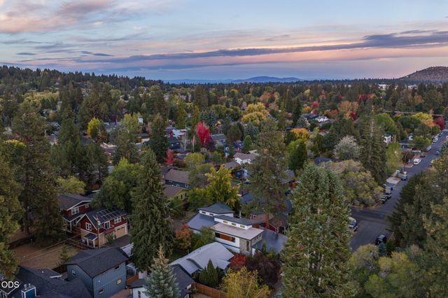 1230 NW Hartford Avenue, Bend, OR 97703