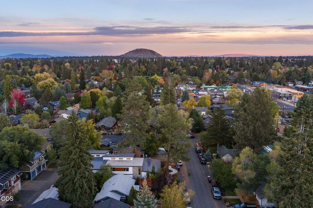 1230 NW Hartford Avenue, Bend, OR 97703