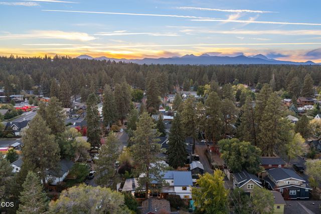 1230 NW Hartford Avenue, Bend, OR 97703