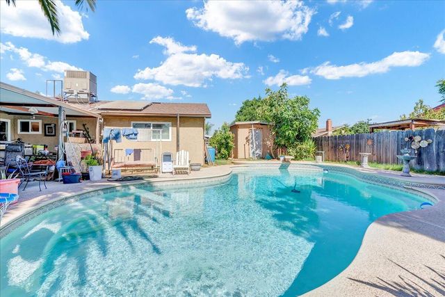 2743 W Sunnyside Avenue, Visalia, CA 93277