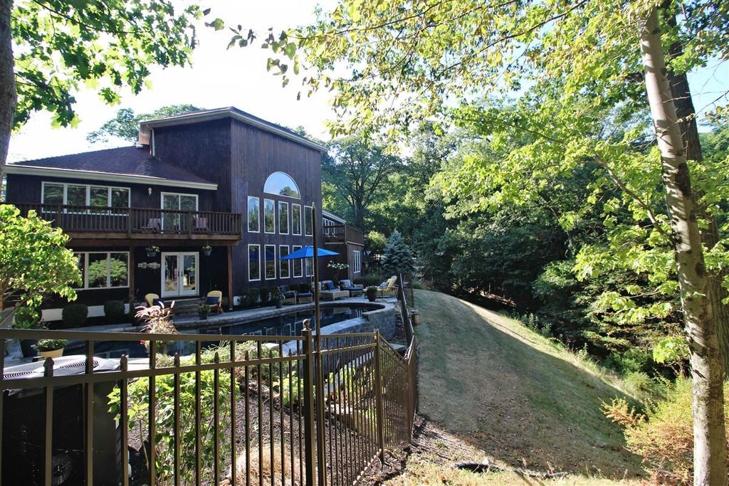 36 Ridgetop Drive, Tomkins Cove, NY 10986