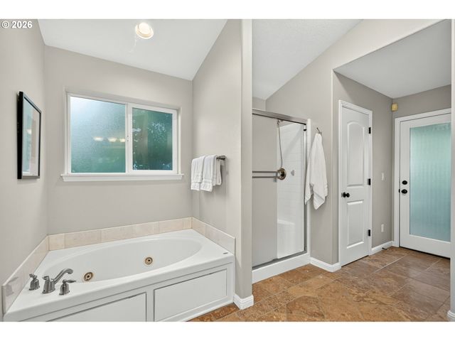 17000 Nw GABLES CREEK Ln, Beaverton, OR 97006
