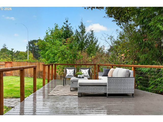 17000 Nw GABLES CREEK Ln, Beaverton, OR 97006