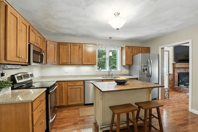 10 West Street, Pepperell, MA 01463