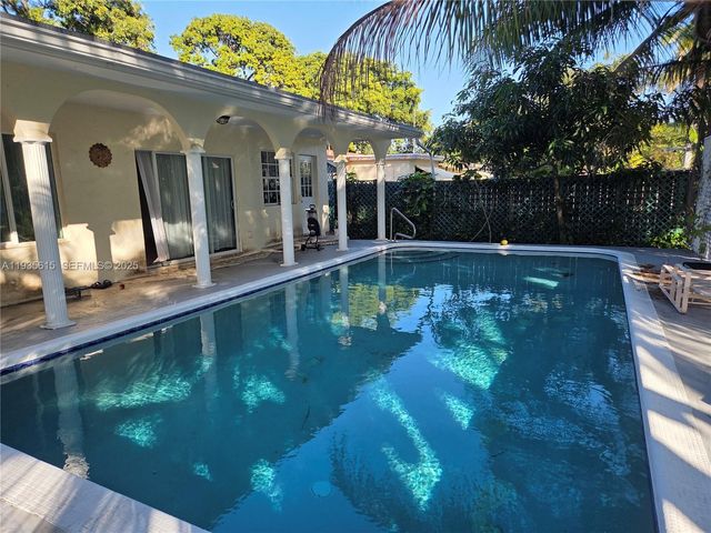 301 SW 5TH ST, Hallandale Beach, FL 33009