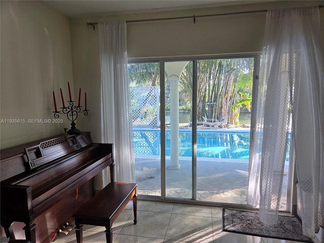 301 SW 5TH ST, Hallandale Beach, FL 33009