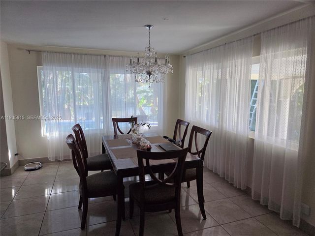 301 SW 5TH ST, Hallandale Beach, FL 33009