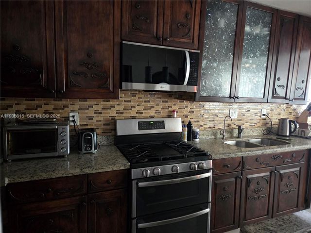 301 SW 5TH ST, Hallandale Beach, FL 33009