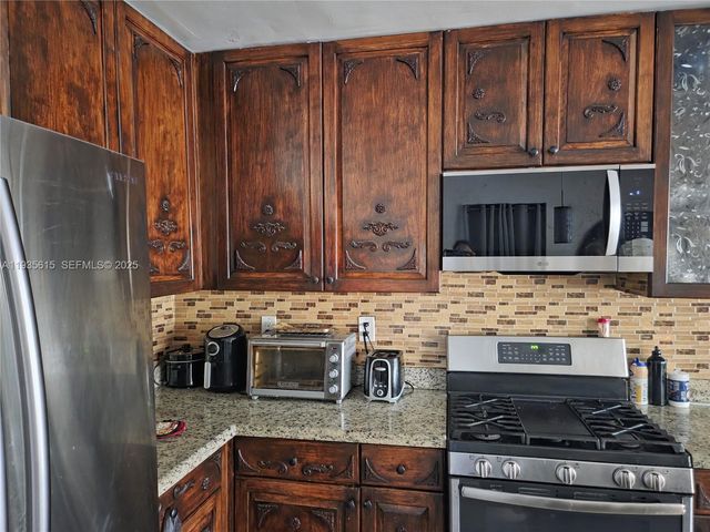 301 SW 5TH ST, Hallandale Beach, FL 33009