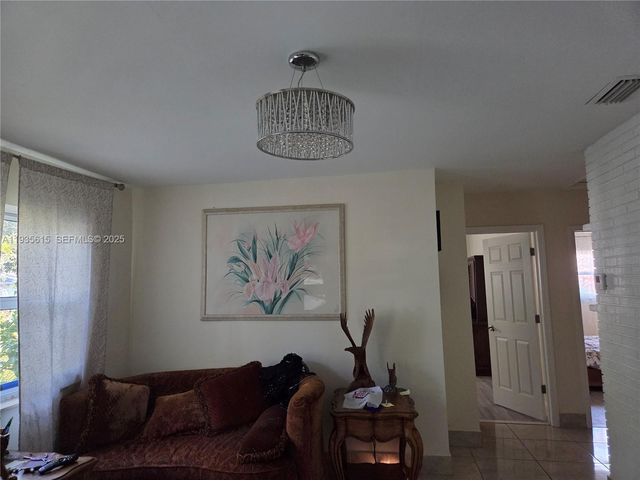 301 SW 5TH ST, Hallandale Beach, FL 33009