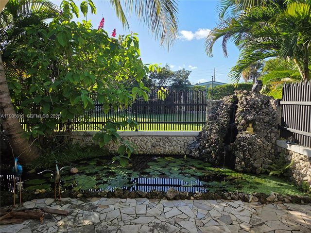 301 SW 5TH ST, Hallandale Beach, FL 33009