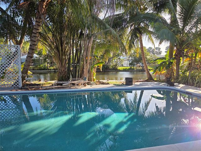 301 SW 5TH ST, Hallandale Beach, FL 33009