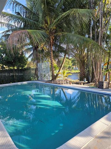 301 SW 5TH ST, Hallandale Beach, FL 33009