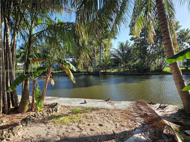 301 SW 5TH ST, Hallandale Beach, FL 33009