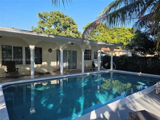 301 SW 5TH ST, Hallandale Beach, FL 33009